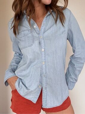 Old Navy Light Blue Denim Long Sleeve Button-Up Shirt